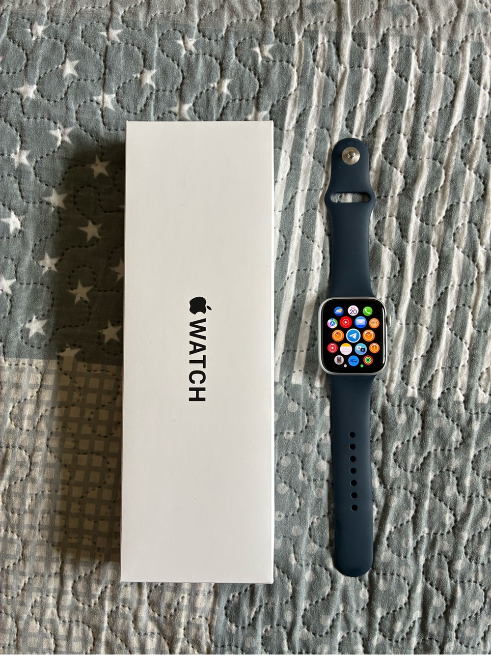 Apple Watch SE (2nd Generation) – Silver, 44mm, Blue Sport Band S/M